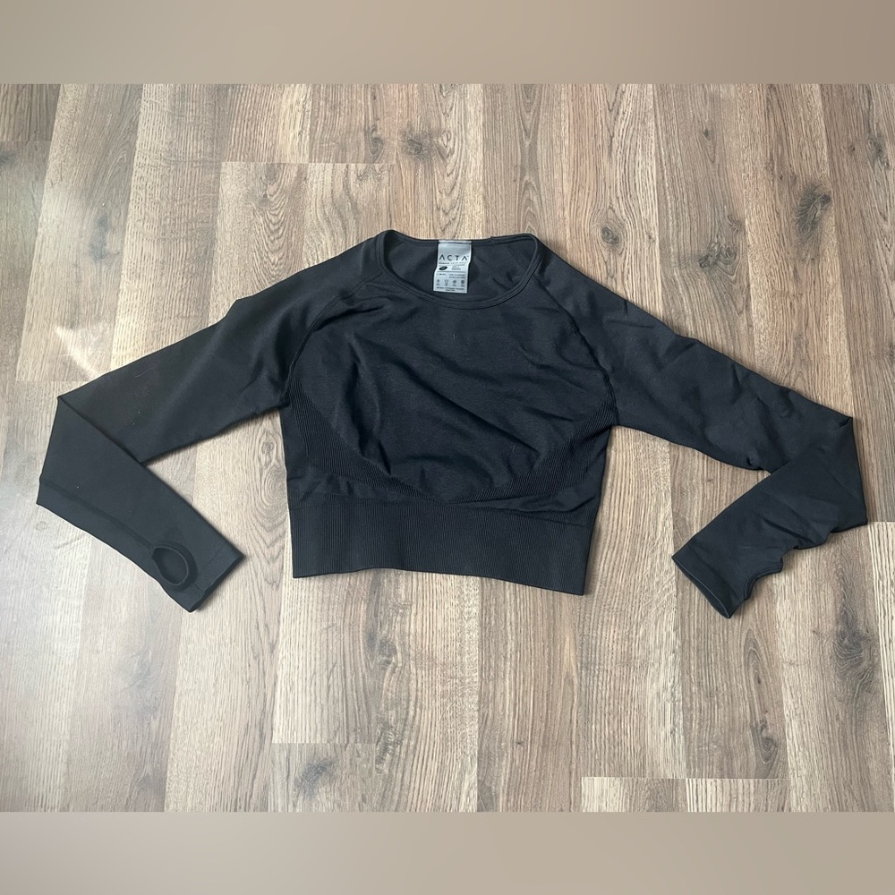 ACTA Women's Black Crop Top